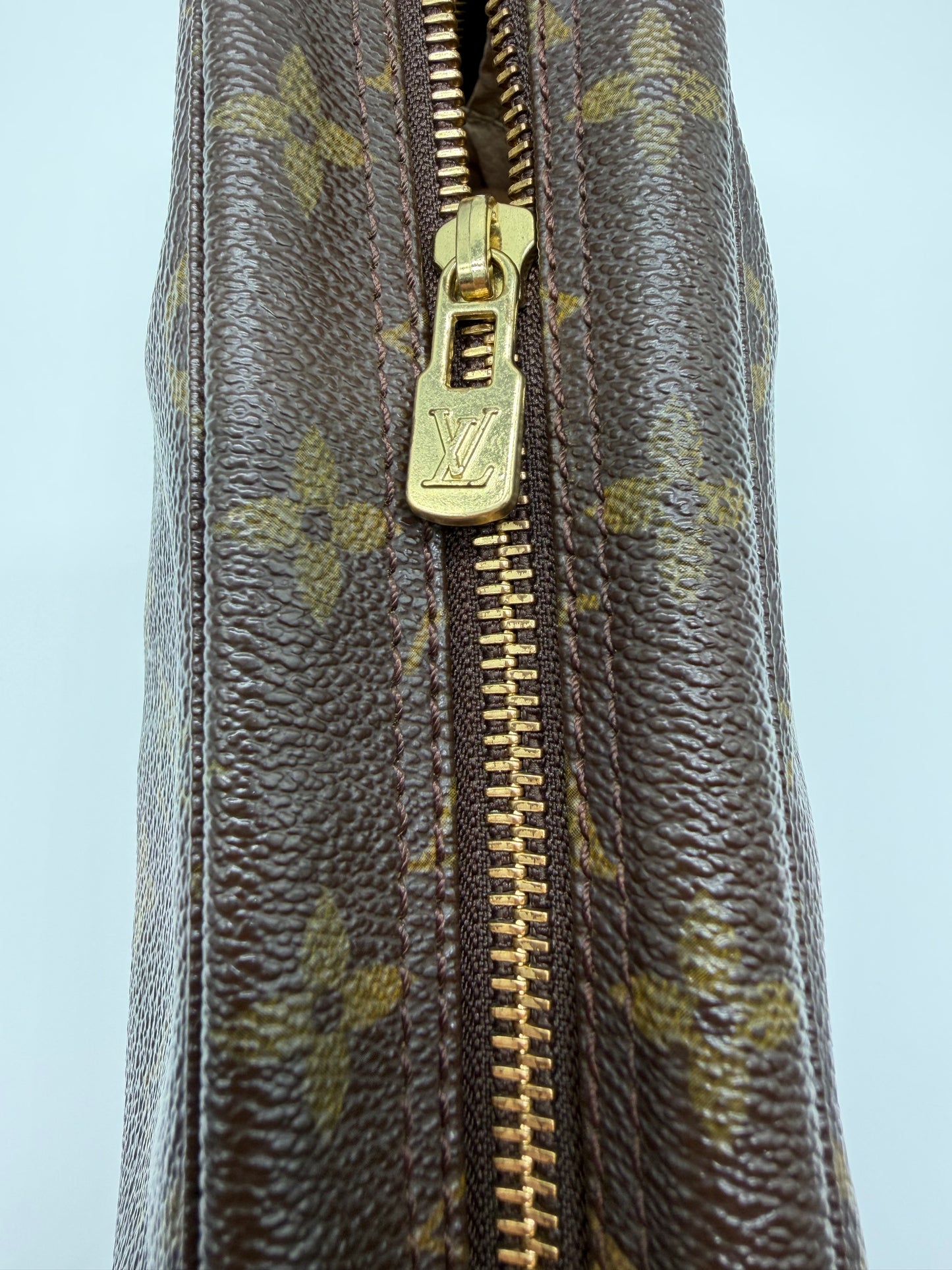 LV Monogram Trousse 23