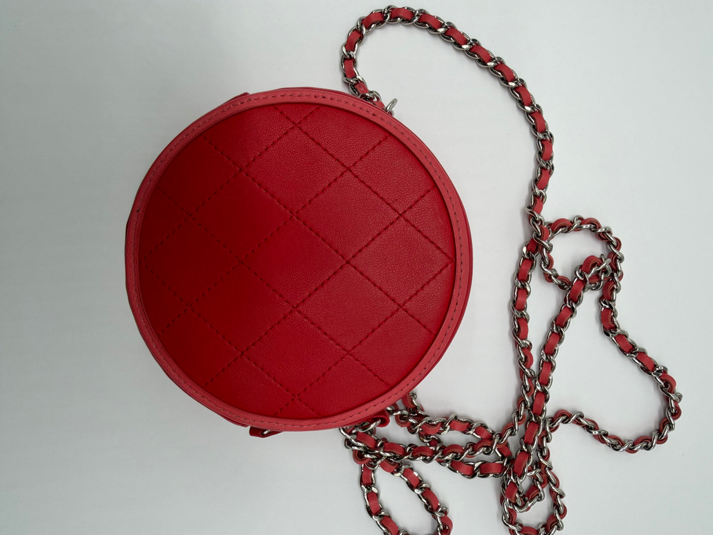 2019 Chanel Red/Pink Lambskin Round Crossbody