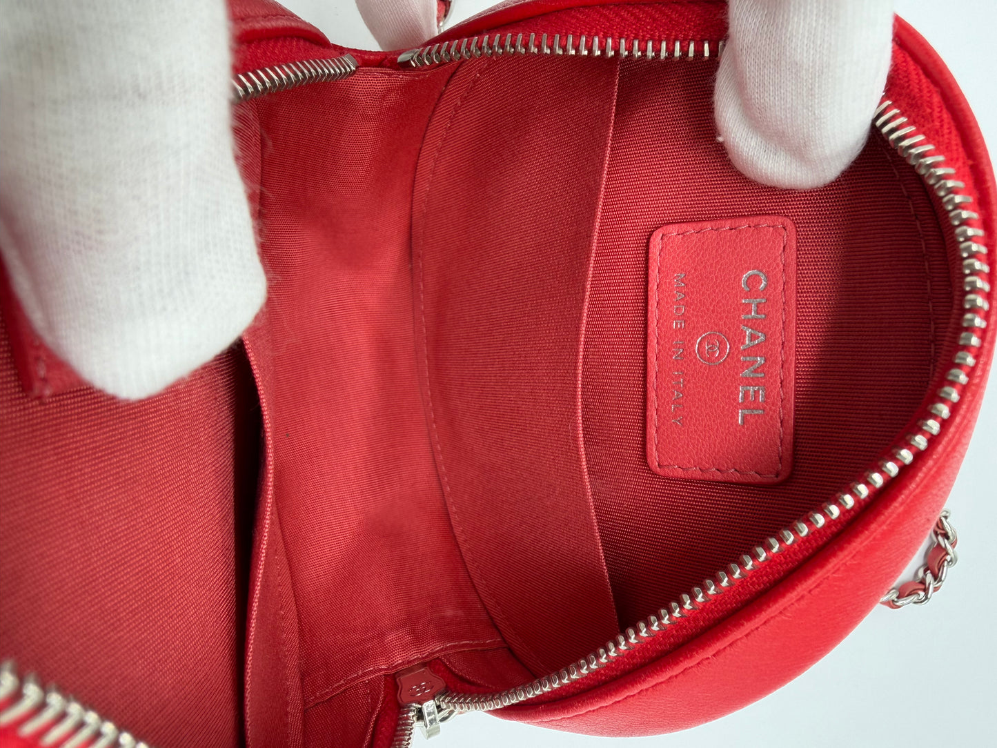 2019 Chanel Red/Pink Lambskin Round Crossbody