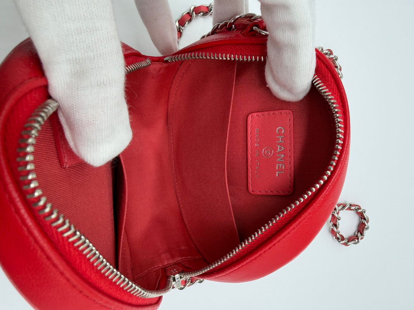 2019 Chanel Red/Pink Lambskin Round Crossbody